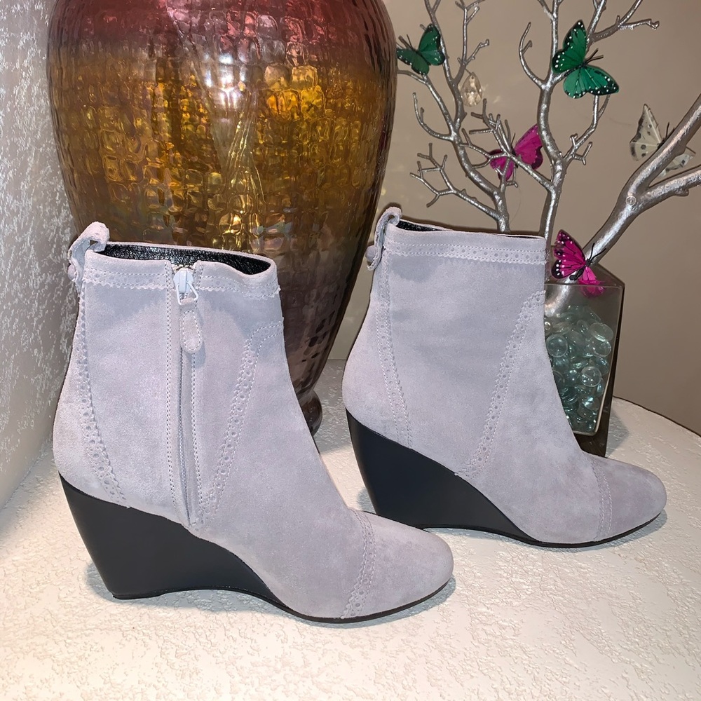 BALENCIAGA Gray Suede Booties - Picture 5 of 13